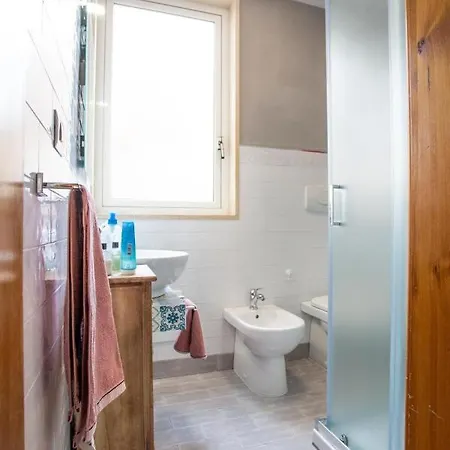 4 Sister Open Space In Apartment Aradeo